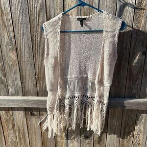 Fang vest crocheted look fringe size large